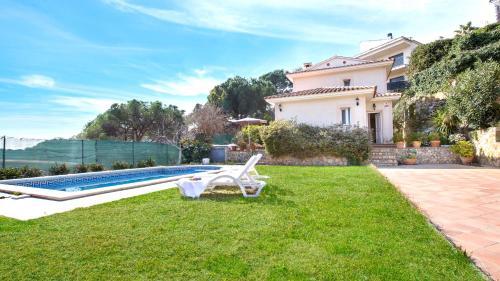 Lloret De Mar Villa Sleeps 6
