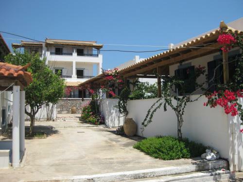 Hostal Maravelias House