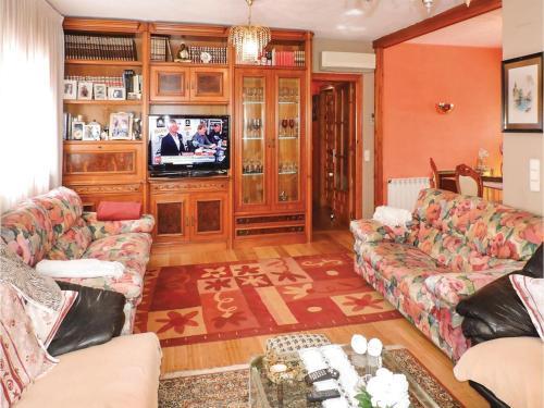 Three-bedroom Holiday Home In Miami Platja