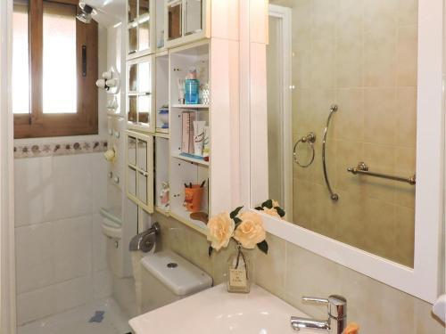 Three-bedroom Holiday Home In Miami Platja