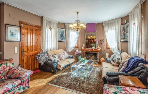 Three-bedroom Holiday Home In Miami Platja