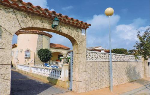 Three-bedroom Holiday Home In Miami Platja