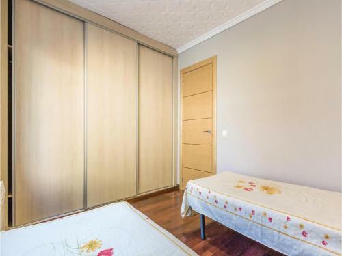 Three-bedroom Holiday Home In Miami Platja
