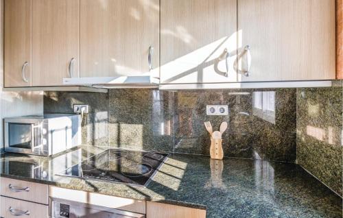 Three-bedroom Holiday Home In Miami Platja