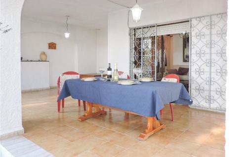 Three-bedroom Holiday Home In Miami Playa