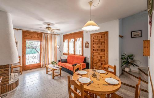 Three-bedroom Holiday Home In Miami Platja
