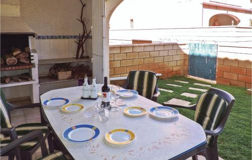 Three-bedroom Holiday Home In Miami Playa