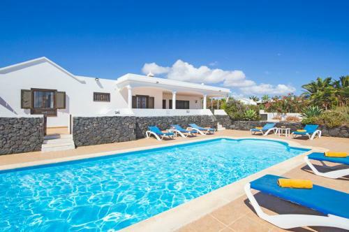 Playa Blanca Villa Sleeps 12 Pool Wifi