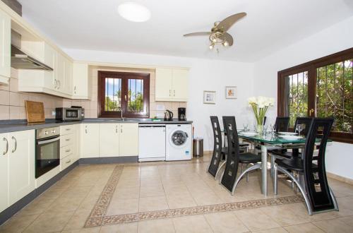 Playa Blanca Villa Sleeps 12 Pool Wifi