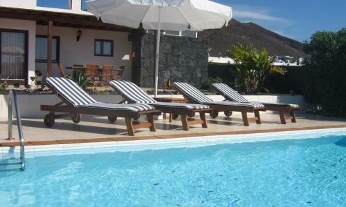 Playa Blanca Villa Sleeps 4 Pool Wifi