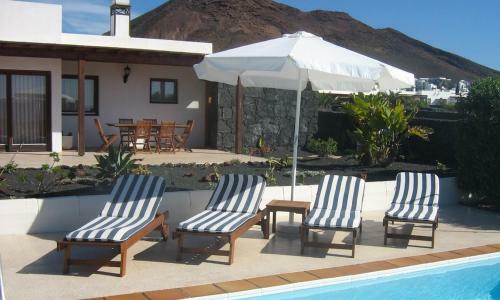 Playa Blanca Villa Sleeps 4 Pool Wifi