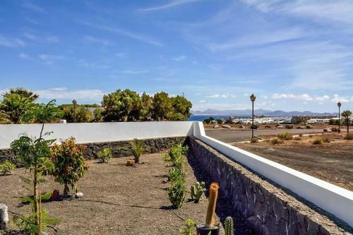 Playa Blanca Villa Sleeps 6 Pool Wifi