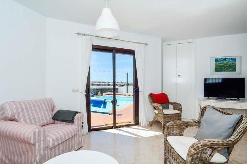 Playa Blanca Villa Sleeps 6 Pool Wifi