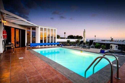 Playa Blanca Villa Sleeps 6 Pool Wifi