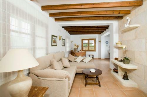 Pollenca Villa Sleeps 5 Pool Wifi