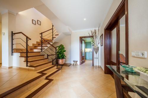 Pollenca Villa Sleeps 8 Pool Air Con Wifi