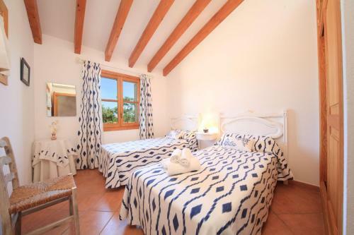 Pollenca Villa Sleeps 6 Pool Wifi