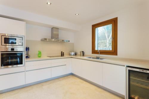 Pollenca Villa Sleeps 8 Pool Air Con Wifi