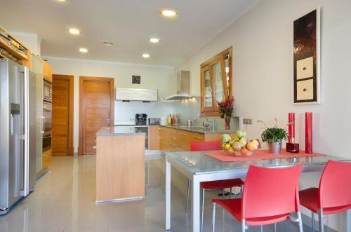Pollenca Villa Sleeps 8 Pool Wifi