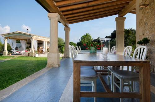 Pollenca Villa Sleeps 8 Pool Wifi