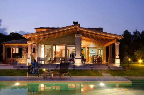 Pollenca Villa Sleeps 8 Pool Wifi