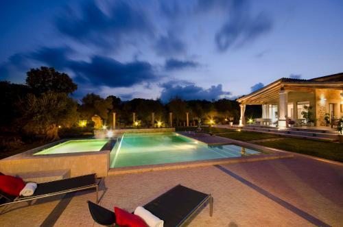 Pollenca Villa Sleeps 8 Pool Wifi