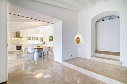 Pollenca Villa Sleeps 6 Pool Wifi