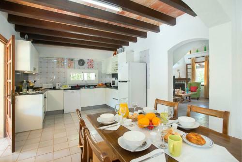 Pollenca Villa Sleeps 4 Pool Air Con Wifi