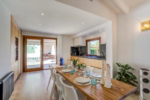 Pollenca Villa Sleeps 6 Pool Air Con Wifi