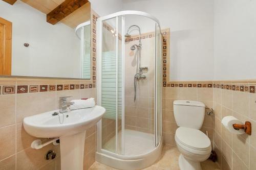 Pollenca Villa Sleeps 6 Pool Air Con Wifi