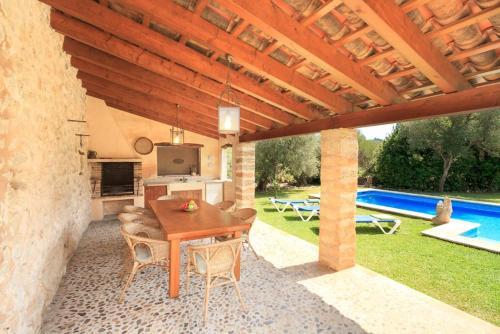 Pollenca Villa Sleeps 6 Pool Air Con Wifi