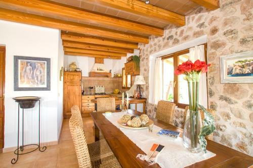 Pollenca Villa Sleeps 8 Pool Air Con Wifi