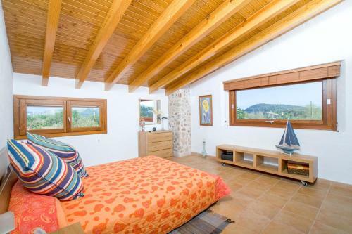 Pollenca Villa Sleeps 8 Pool Air Con Wifi