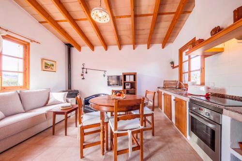 Pollenca Villa Sleeps 4 Air Con Wifi
