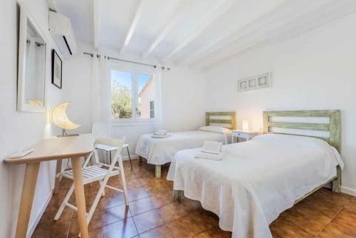Pollenca Villa Sleeps 9 Pool Air Con Wifi