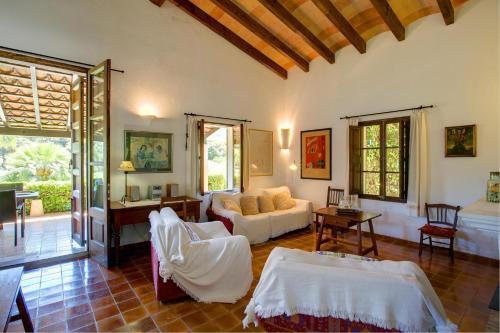 Pollenca Villa Sleeps 2 Pool Air Con Wifi