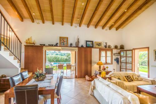 Pollenca Villa Sleeps 6 Pool Air Con Wifi