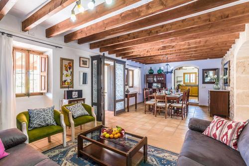 Pollenca Villa Sleeps 8 Pool Air Con Wifi