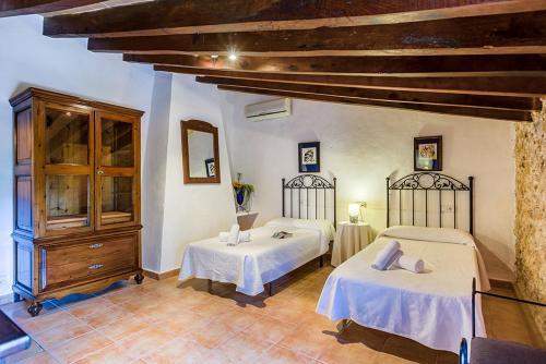 Pollenca Villa Sleeps 8 Pool Air Con Wifi