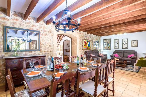 Pollenca Villa Sleeps 8 Pool Air Con Wifi