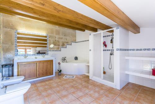 Pollenca Villa Sleeps 8 Pool Air Con Wifi
