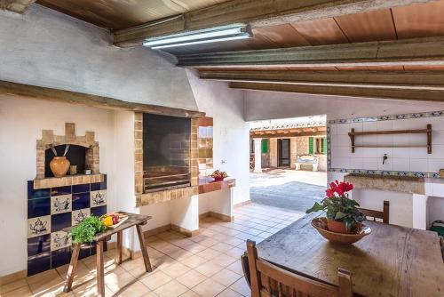 Pollenca Villa Sleeps 8 Pool Air Con Wifi