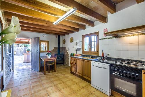 Pollenca Villa Sleeps 8 Pool Air Con Wifi