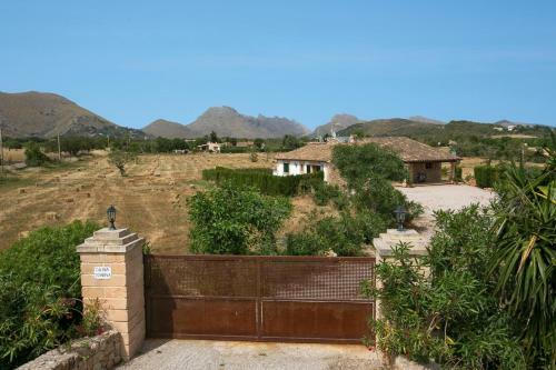 Pollenca Villa Sleeps 4 Pool Air Con Wifi