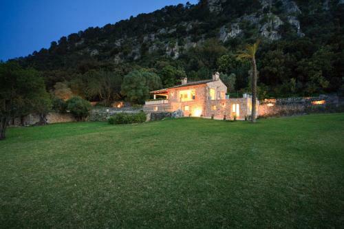 Pollenca Villa Sleeps 8 Pool Air Con Wifi
