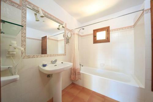 Pollenca Villa Sleeps 4 Pool Air Con Wifi