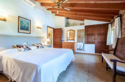 Pollenca Villa Sleeps 8 Pool Air Con Wifi