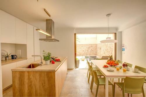 Pollenca Villa Sleeps 8 Air Con Wifi