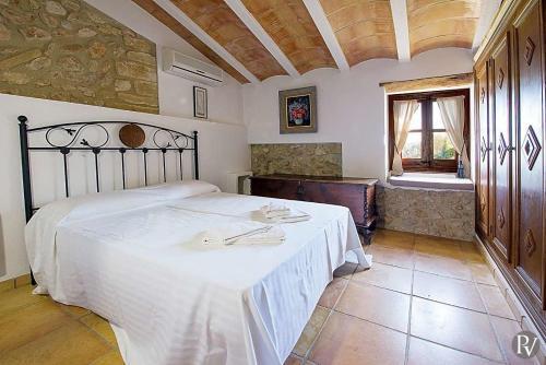 Pollenca Villa Sleeps 8 Pool Air Con Wifi