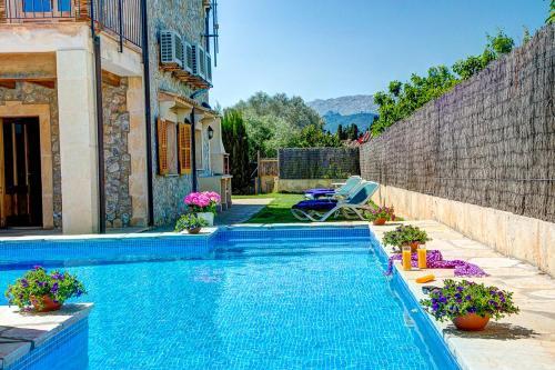 Pollenca Villa Sleeps 8 Pool Air Con Wifi